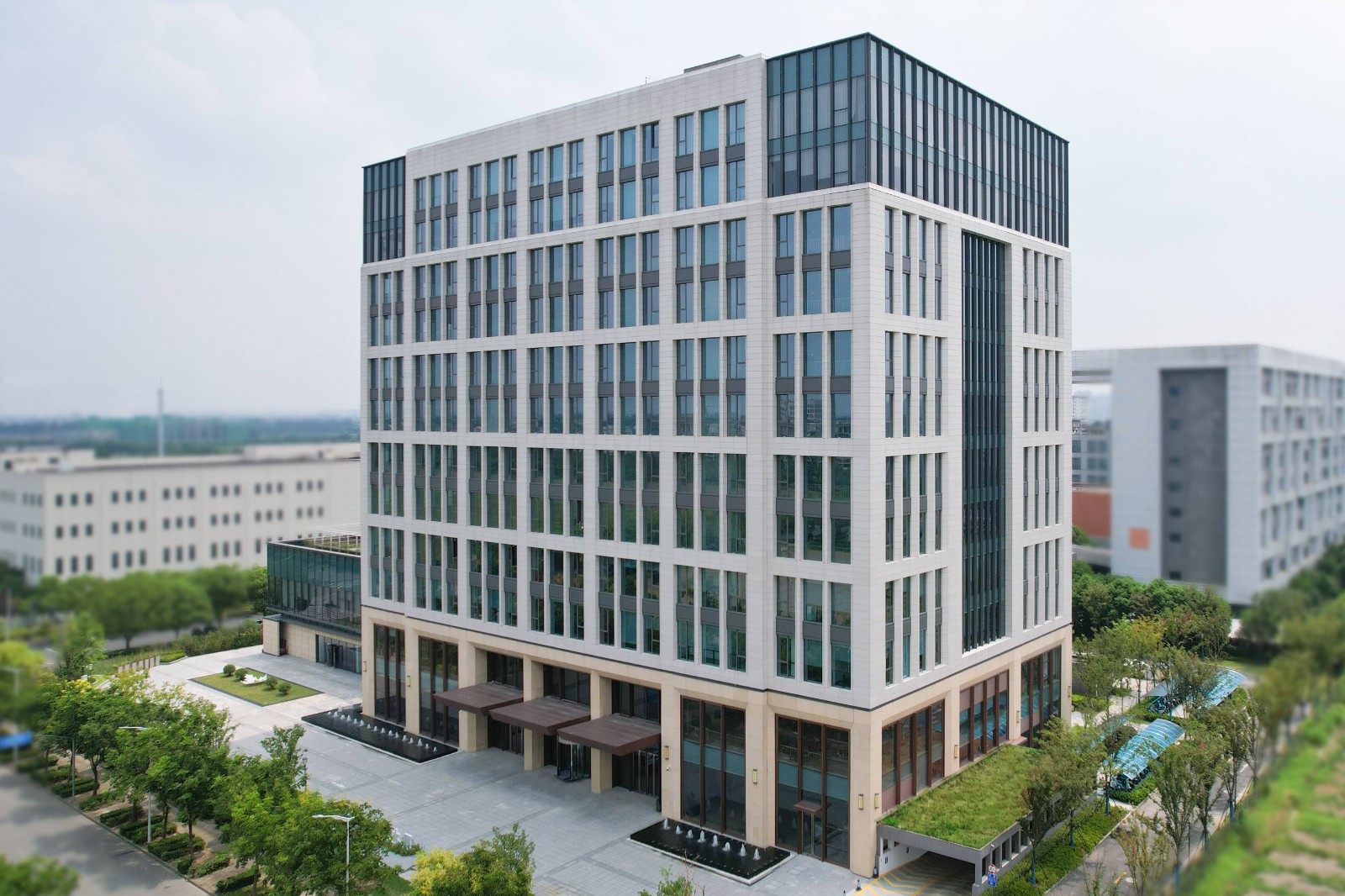 2.公司形象照.jpg